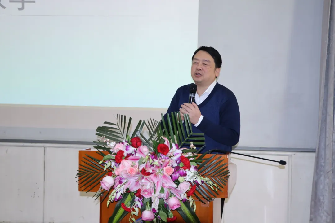 37笔趣阁
第二附属中学正高级教师  何杰老师.jpg